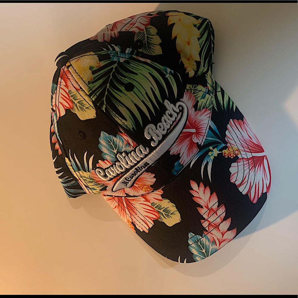Lucky 7 adjustable hat. Like new condition.